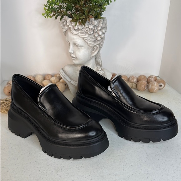 MICHAEL MICHAEL KORS
Shiloh Leather Loafer  Black Size 8.5 - Picture 3 of 12